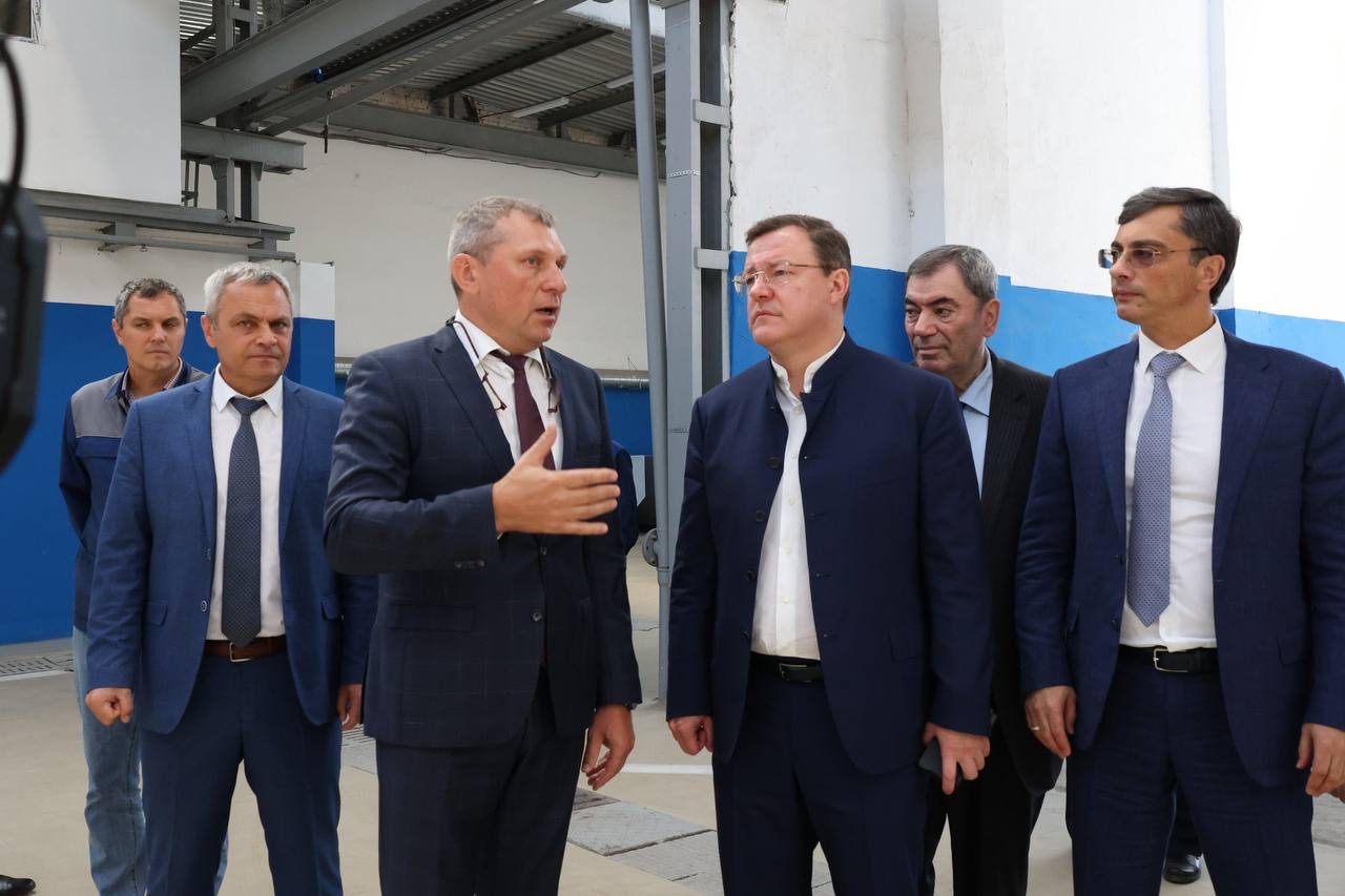 Губернатор Дмитрий Азаров осмотрел перспективные разработки самарского Авиакора