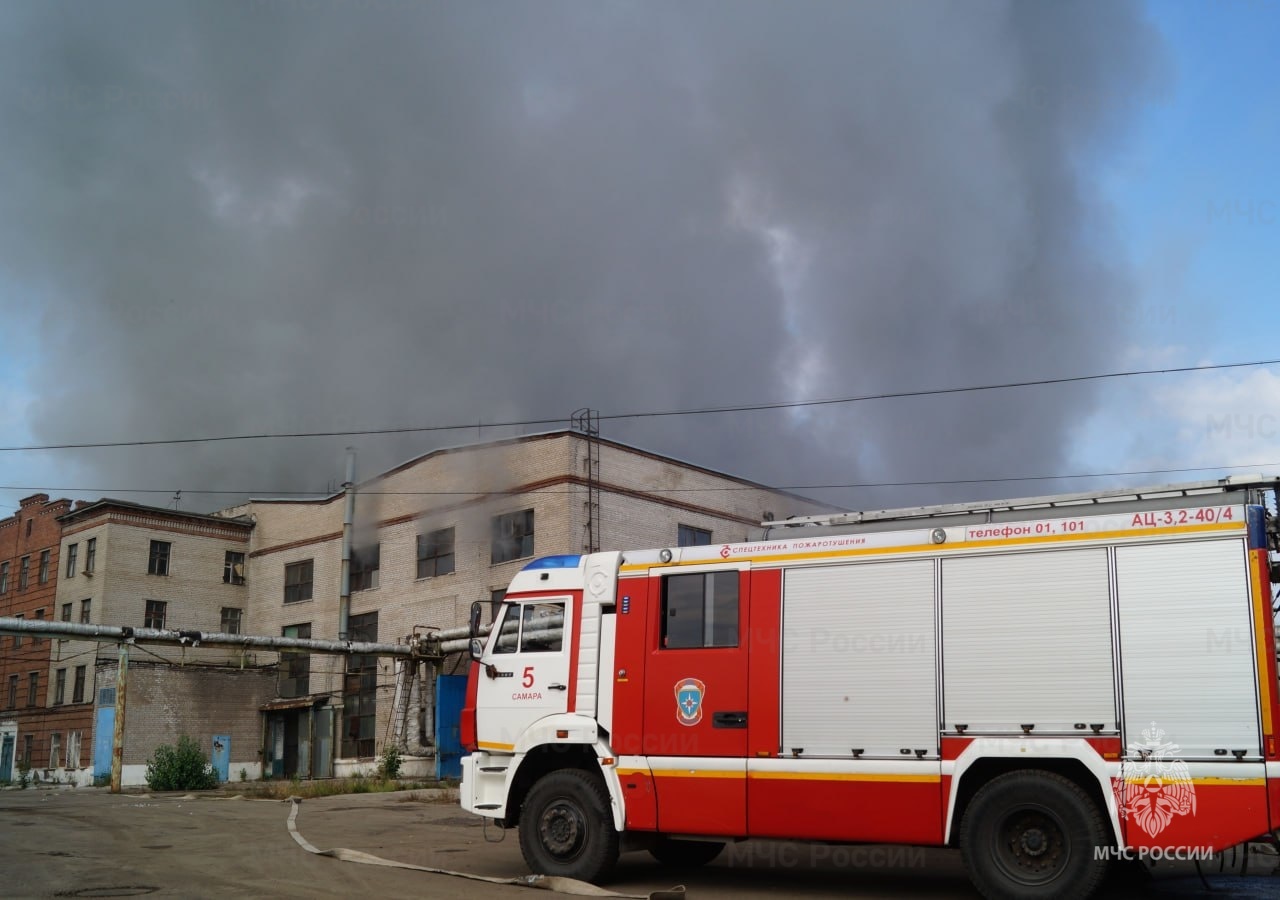 Пожар в здании бывшего подшипникового завода в Самаре ликвидирован