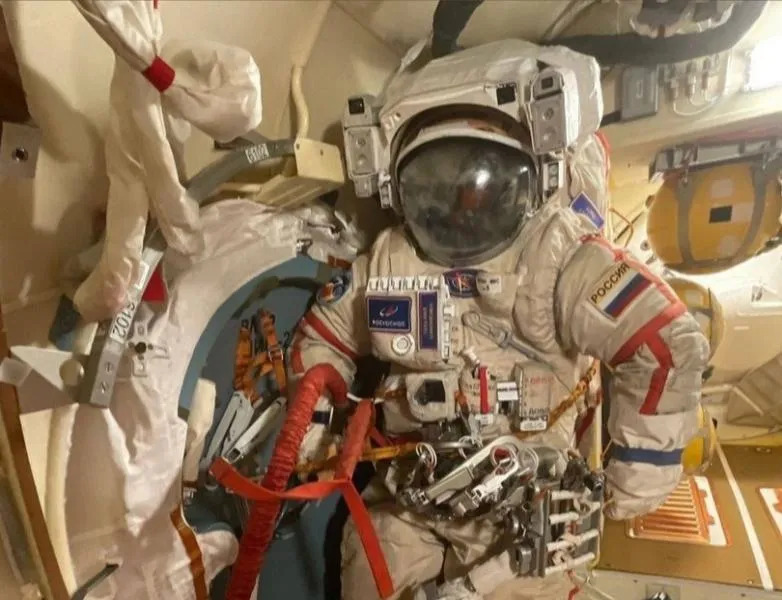 Самарский космонавт Олег Кононенко вышел в открытый космос