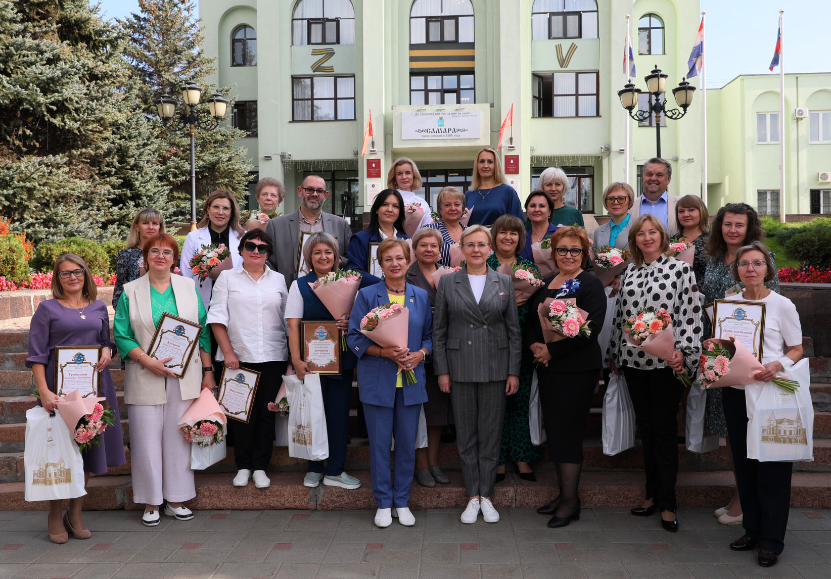 Елена Лапушкина провела торжественный прием педагогов