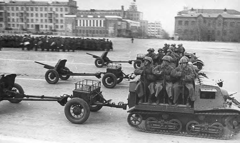 Броня крепка. Военная техника на параде 7 ноября 1941 года в Куйбышеве