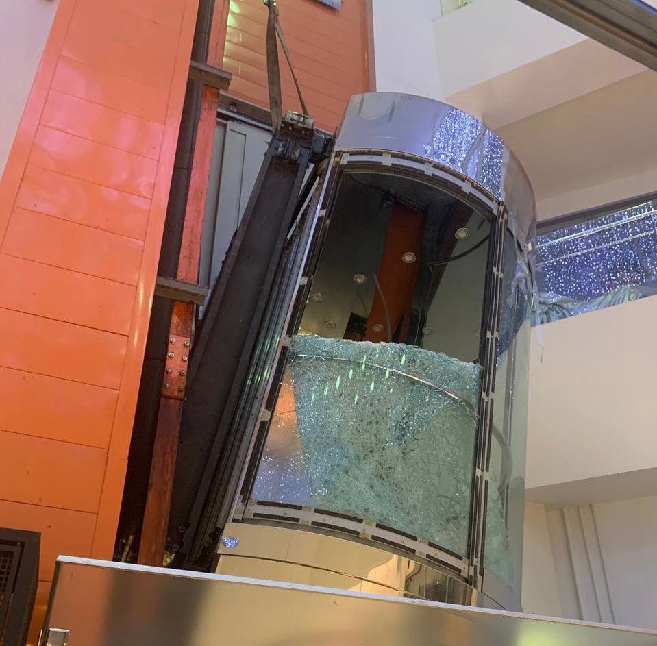 В одном из самарских ТЦ упал лифт с тремя подростками