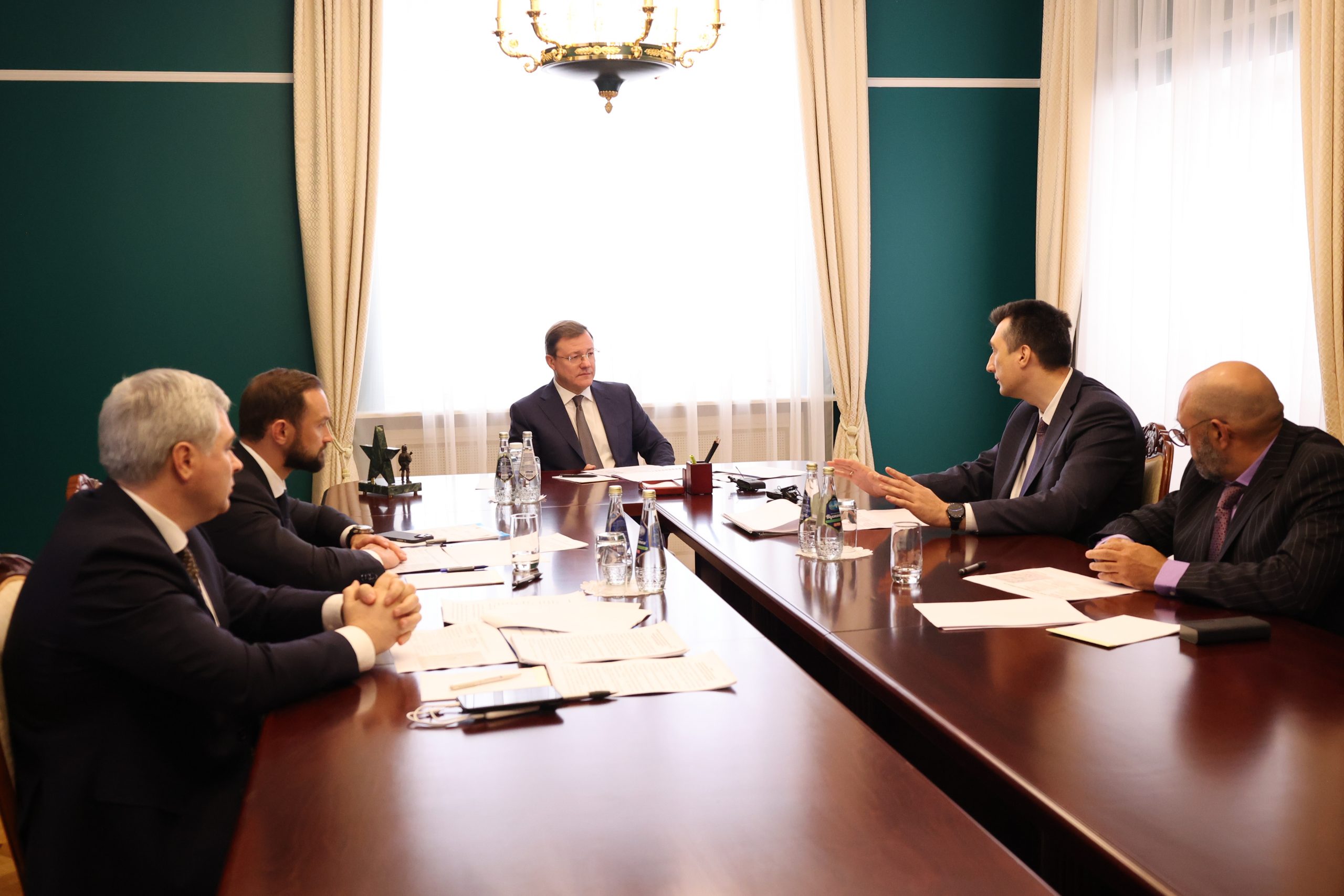 Губернатор Дмитрий Азаров обсудил с инвесторами продолжение строительства ветровых электростанций в Самарской области