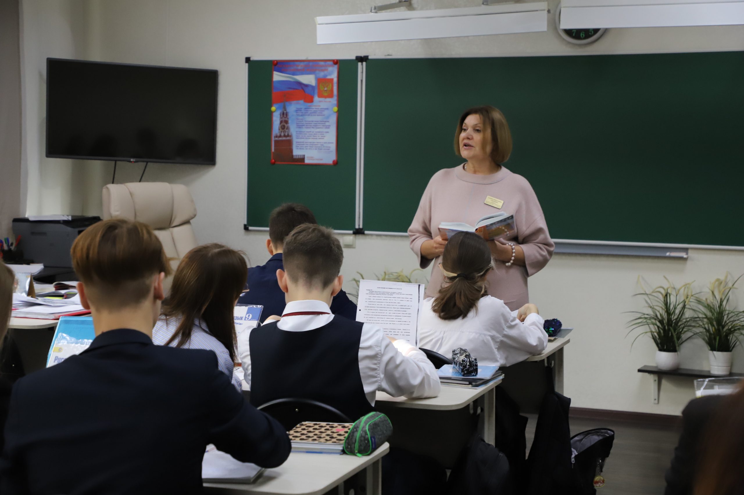 Самарцы считают, что учителя должны получать более 65 тысяч рублей в месяц