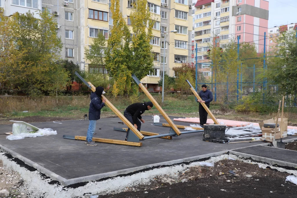В Куйбышевском районе появится еще один двор с тренажерами и детской площадкой