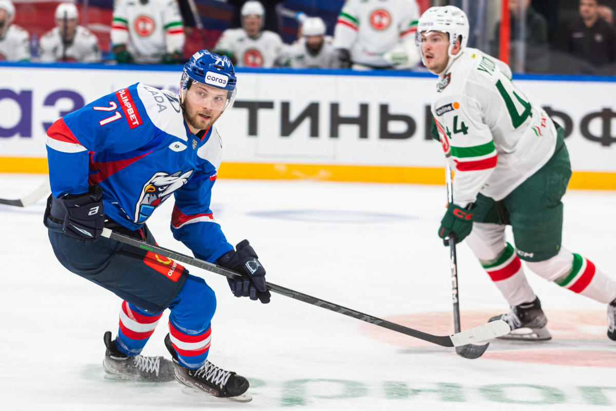 Хоккейная «Лада» обыграла казанский «Ак Барс»