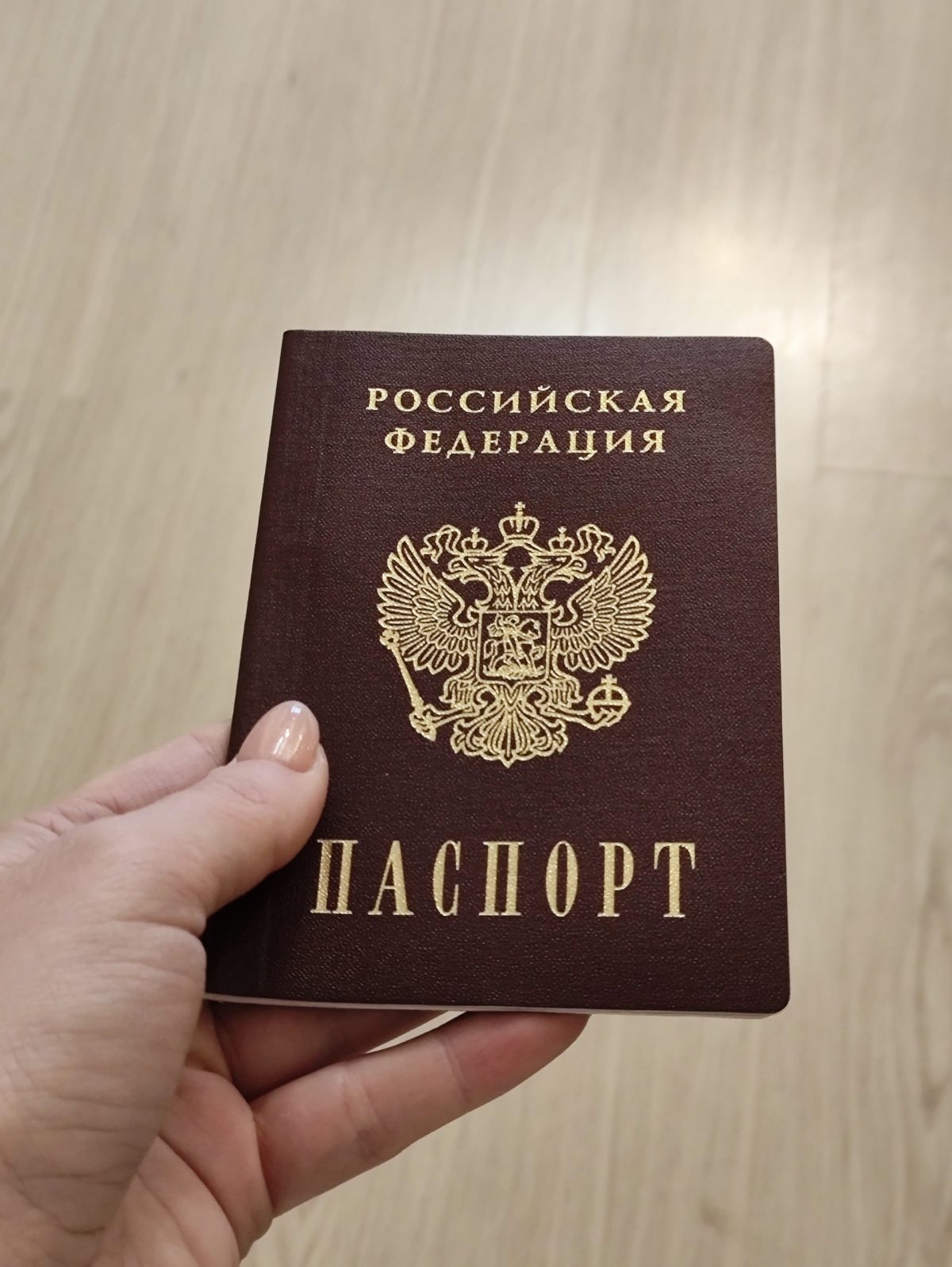 Самарский певец Шарлот извинился за то, что сжег российский паспорт