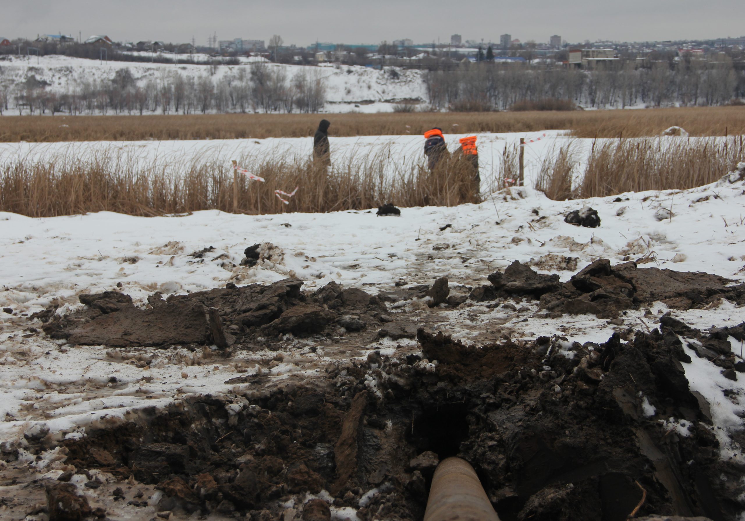 В Куйбышевском районе прокладывают водопровод по дну реки Самара