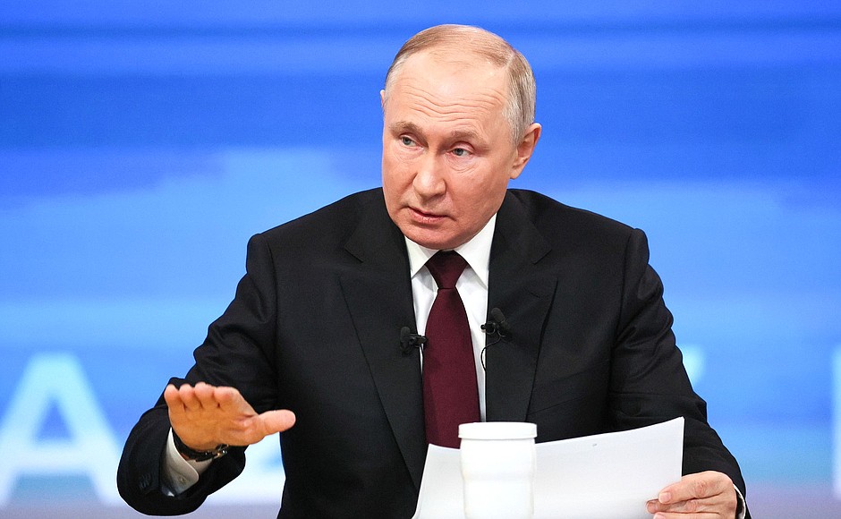 Владимир Путин заявил, что с пенсионеров не будут брать комиссию при оплате ЖКХ