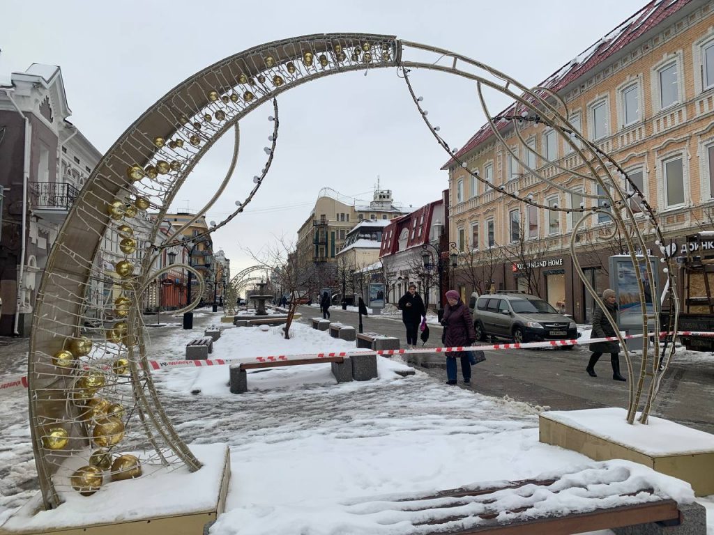 Улицу Ленинградскую в Самаре начали украшать к Новому году
