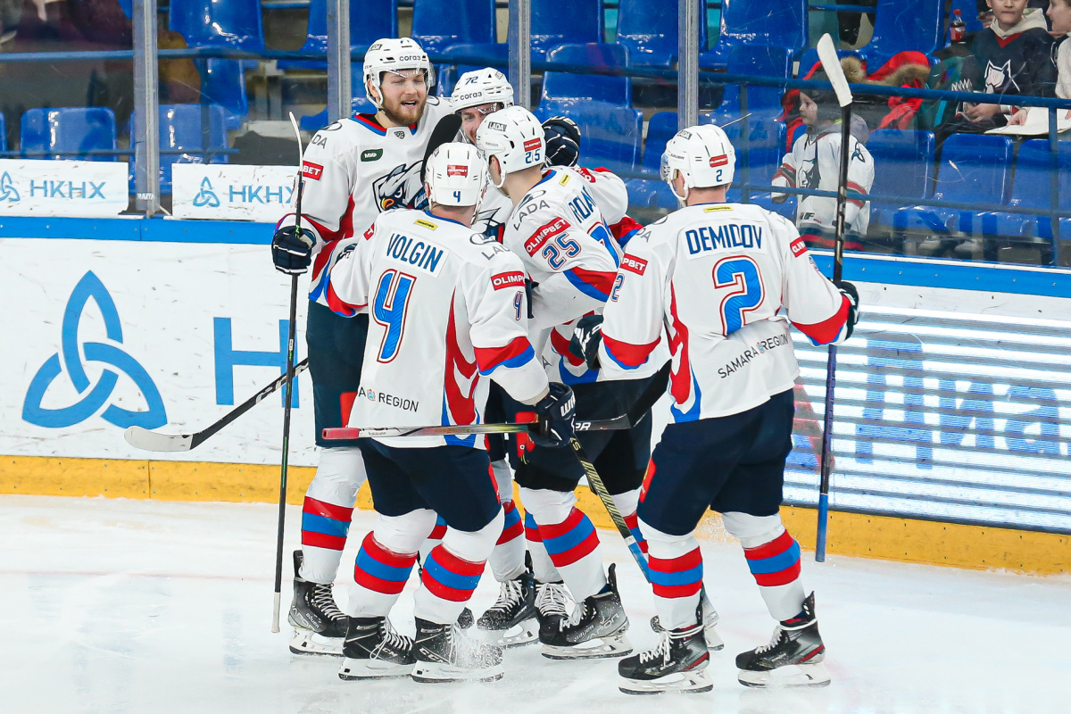 Тольяттинские хоккеисты «Лады» обыграли «Нефтехимик» со счетом 2:0