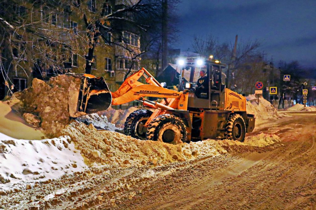 За ночь с улиц Самары эвакуировали 20 машин, мешавших расчистке снега