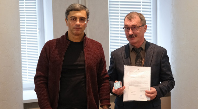 Декан Самарского политеха получил знак почетного работника сферы образования РФ