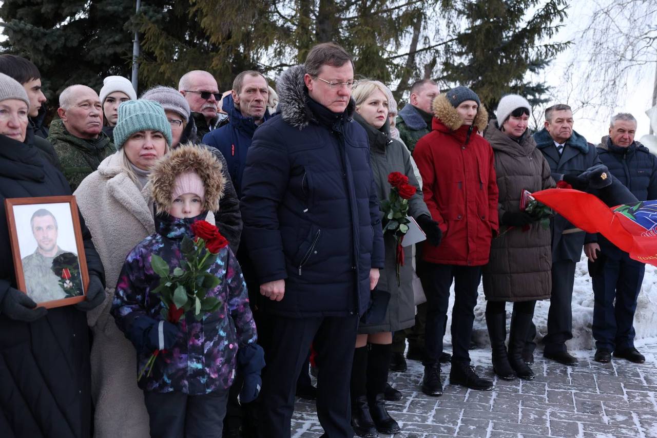 Самарцы почтили память бойцов, погибших год назад в Макеевке