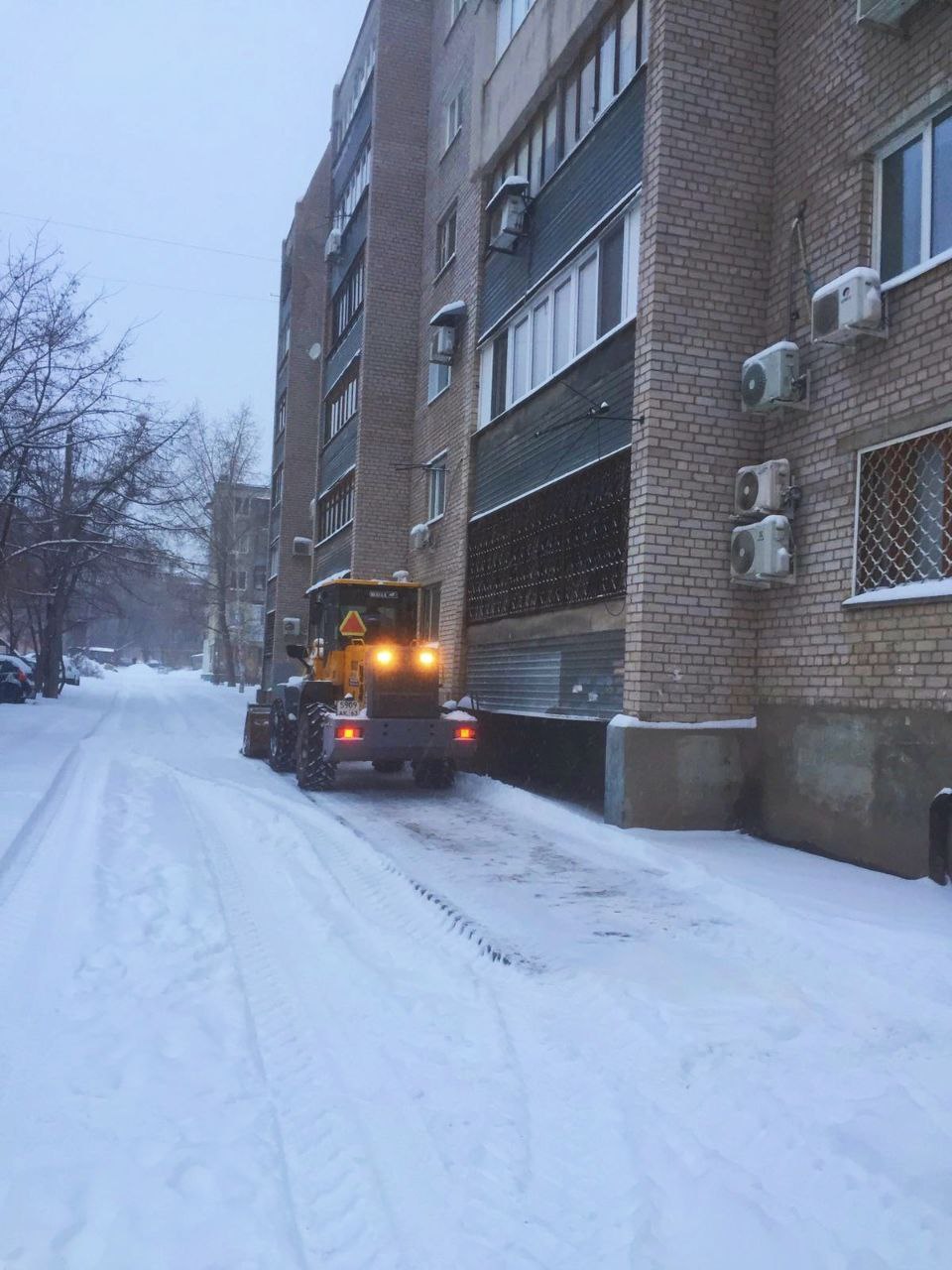 Во всех районах Самары очищают улицы после первого в новом году снегопада