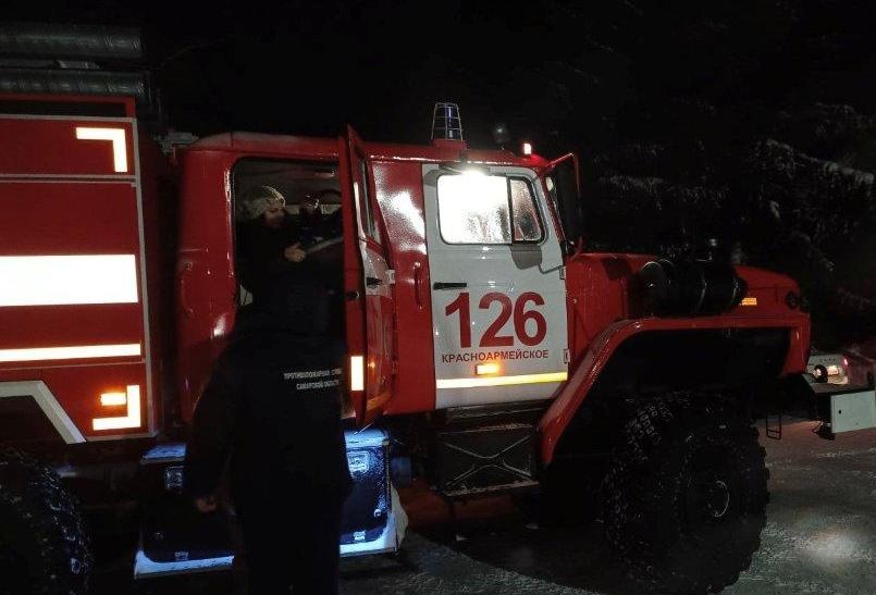 В Самарской области спасли женщину с ребенком из занесенной снегом машины