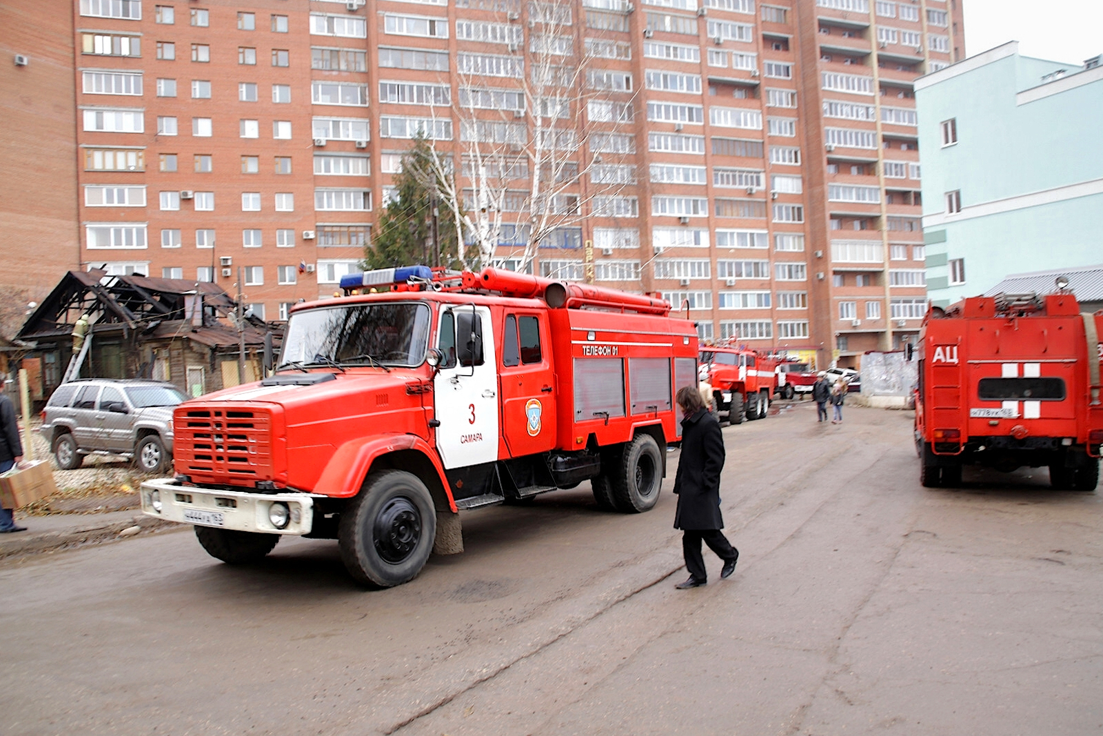 В Новокуйбышевске 68 человек тушили загоревшуюся цистерну с нефтепродуктами