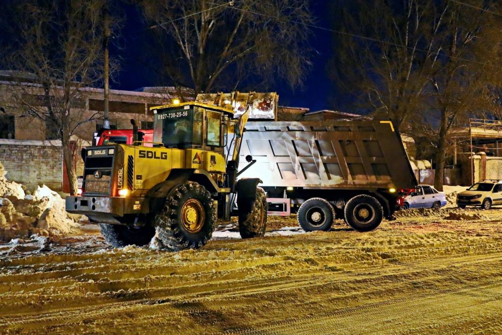 С начала зимы с улицы Алма-Атинской в Самаре вывезли более двух тысяч тонн снега
