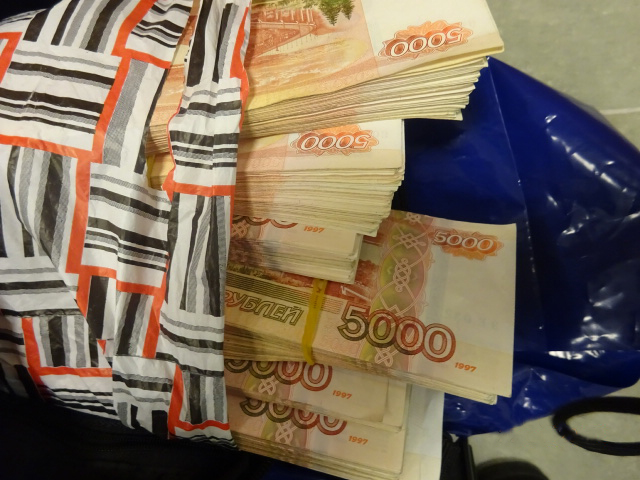 Самарские таможенники нашли у пассажирки Курумоча три миллиона рублей, провезенные контрабандой