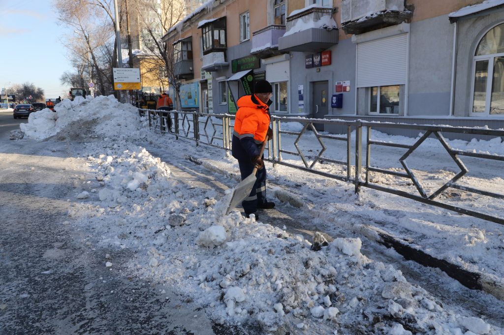 За сутки с улиц Самары эвакуировали 14 автомобилей, мешавших расчистке снега