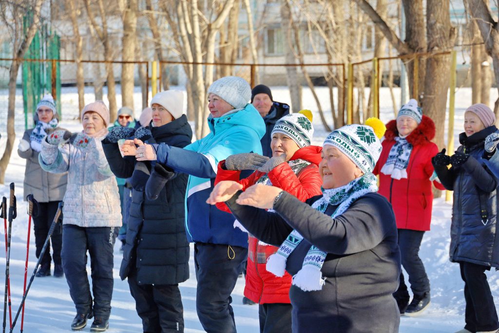 Самарцы занимаются скандинавской ходьбой в парке «Воронежские озера»