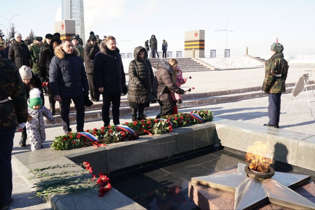 В Самаре возложили цветы к вечному огню в память о погибших защитниках Отечества
