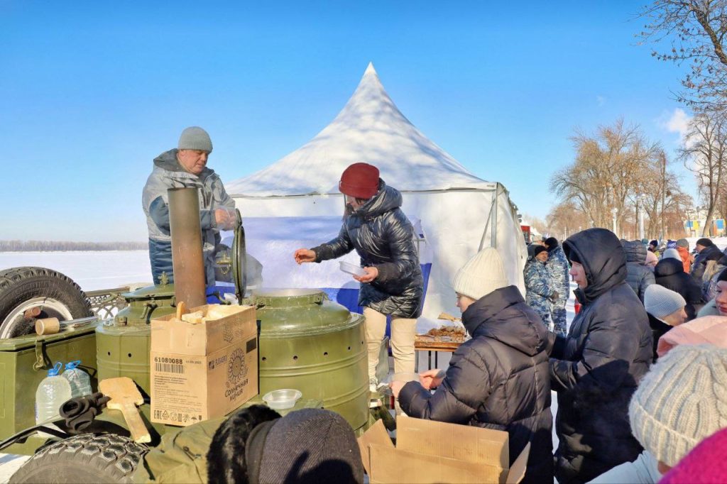 В День защитника Отечества на набережной состоялась отправка гуманитарной помощи участникам СВО