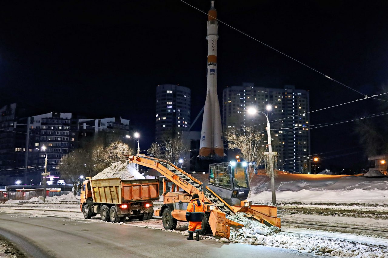 Обновленные по нацпроекту дороги в Самаре продолжают чистить от снега