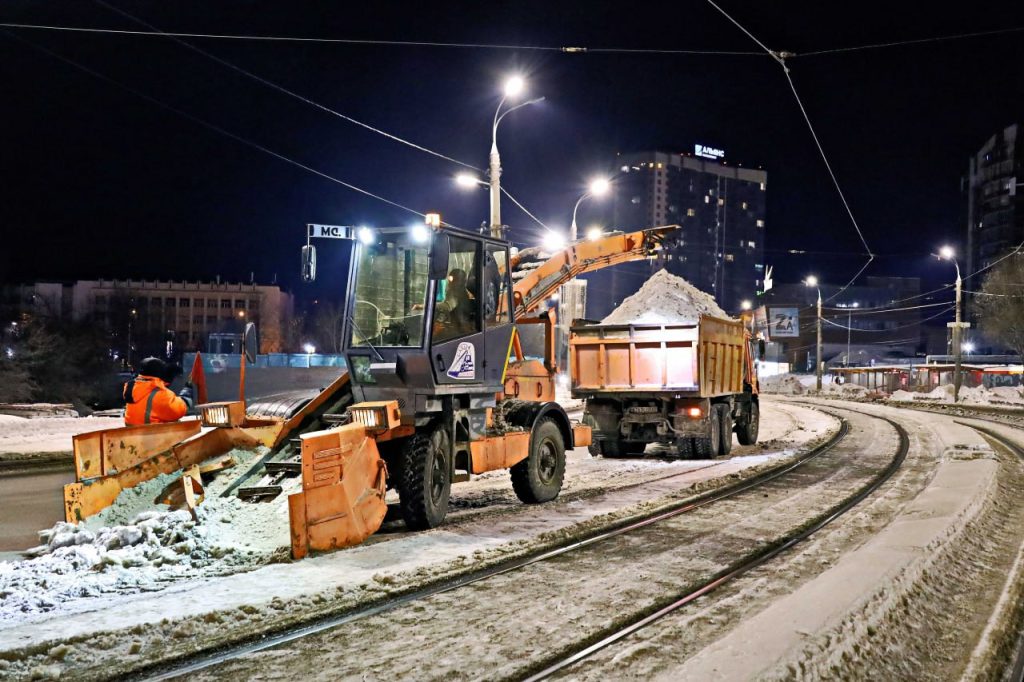 Обновленные по нацпроекту дороги в Самаре продолжают чистить от снега