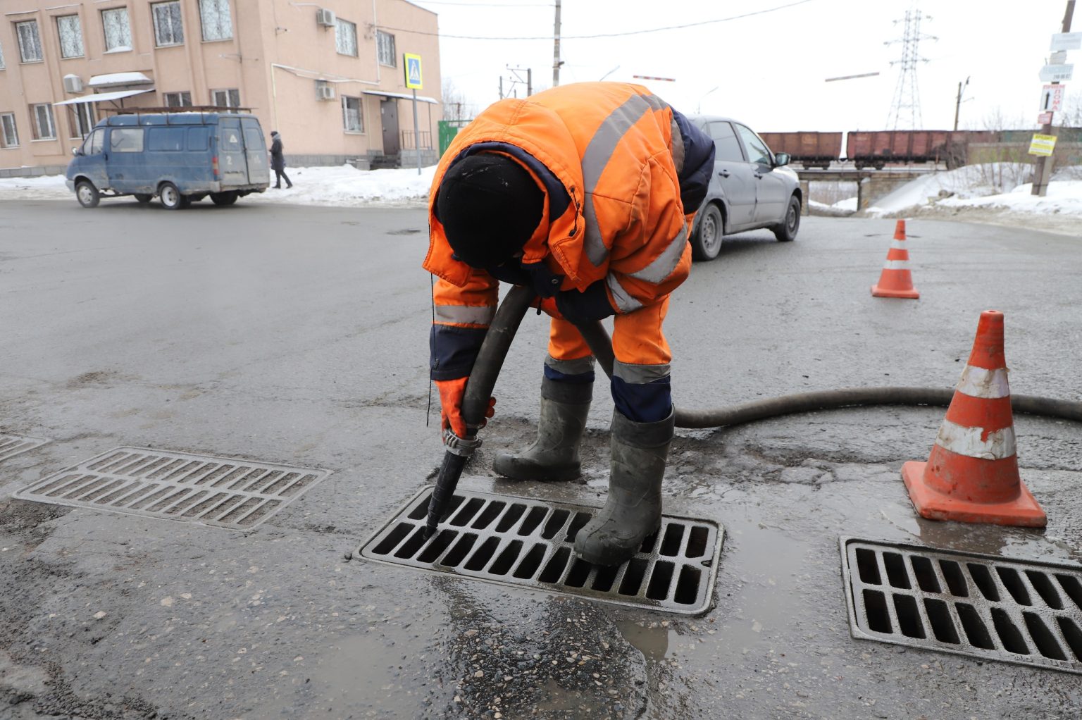 Самарские коммунальщики планируют расчистить дождеприемники к 18 марта
