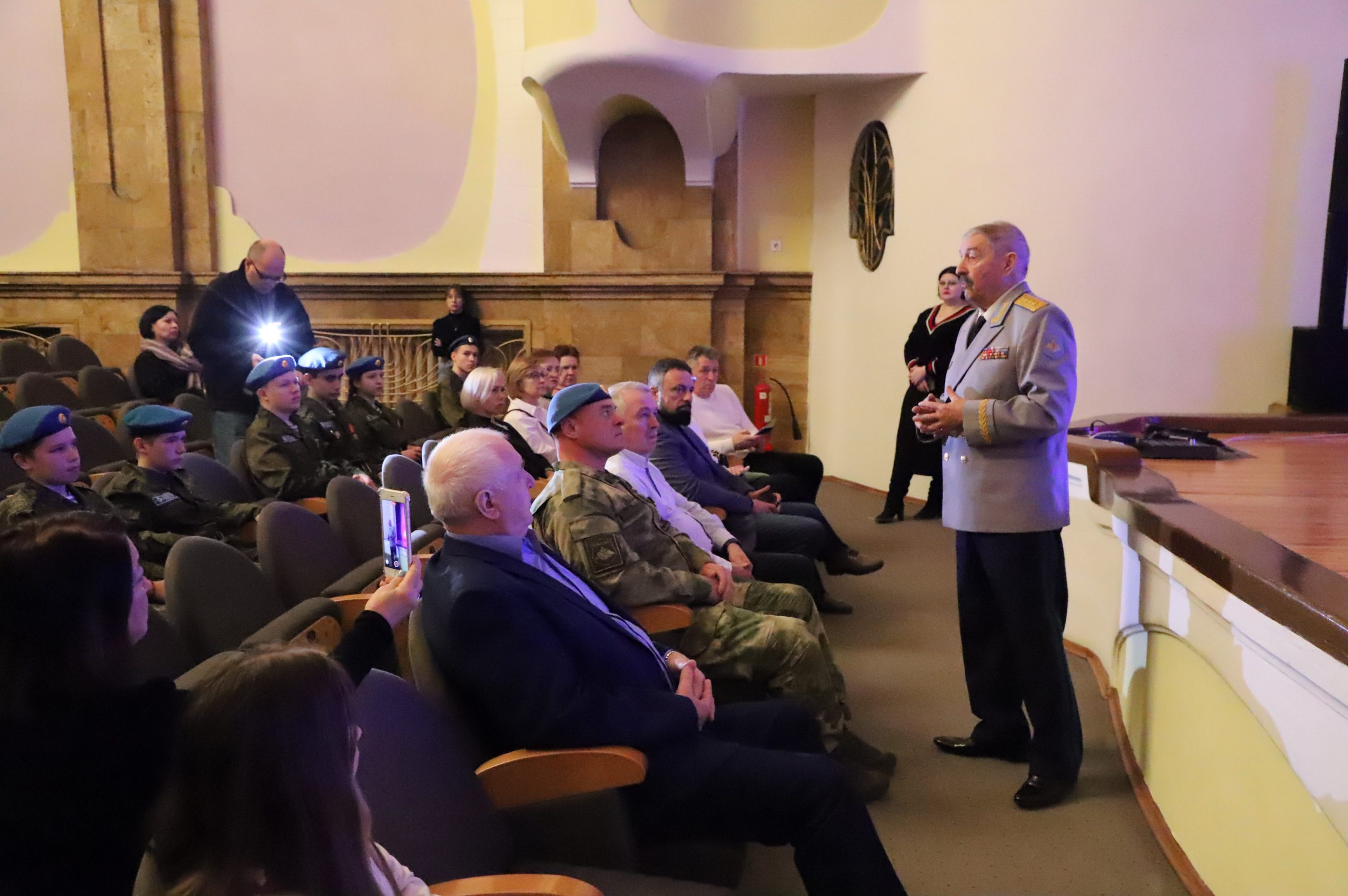 В Самаре прошла встреча с генералом-полковником в отставке Георгием Шпаком