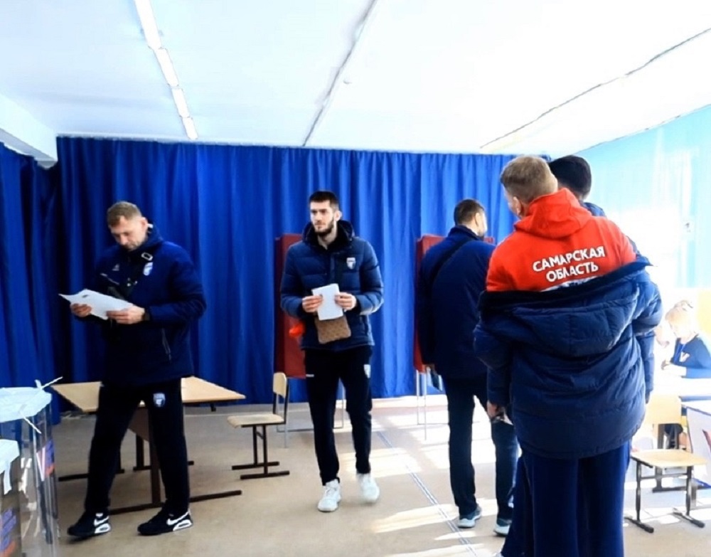 Игроки ВК «Нова» проголосовали на выборах президента России
