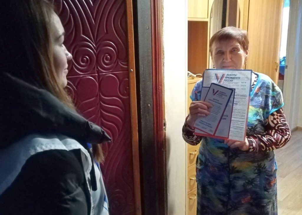 В Самаре продолжают информировать жителей о выборах президента РФ