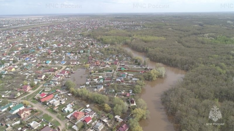 В Самарской области из-за паводка остаются затопленными 122 жилых дома и три моста