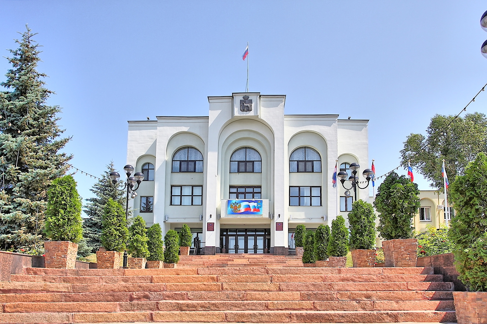 Губернатор Дмитрий Азаров и глава города Елена Лапушкина поздравили самарцев с Днем местного самоуправления