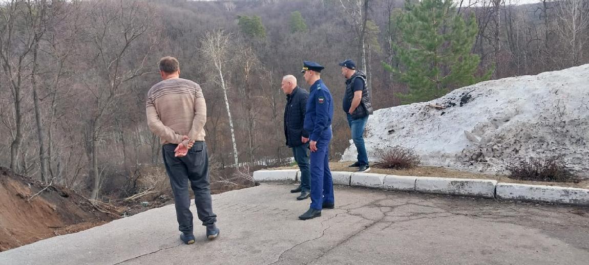 Прокурор Красноглинского района Самары разбирался с обрушением грунта возле жилых домов