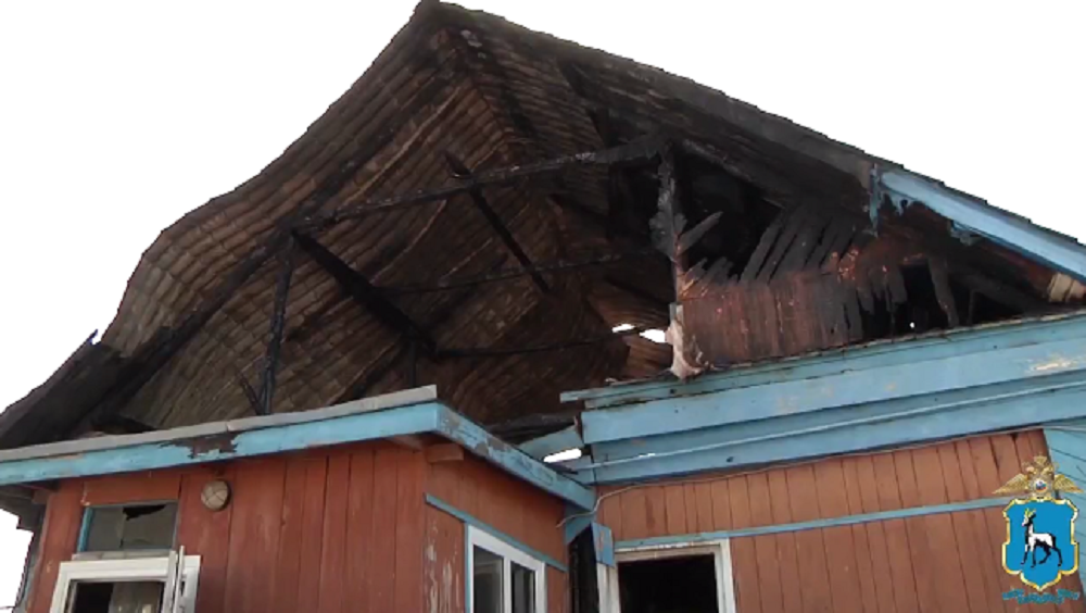 В Самарской области полицейские спасли пенсионера из горящего дома