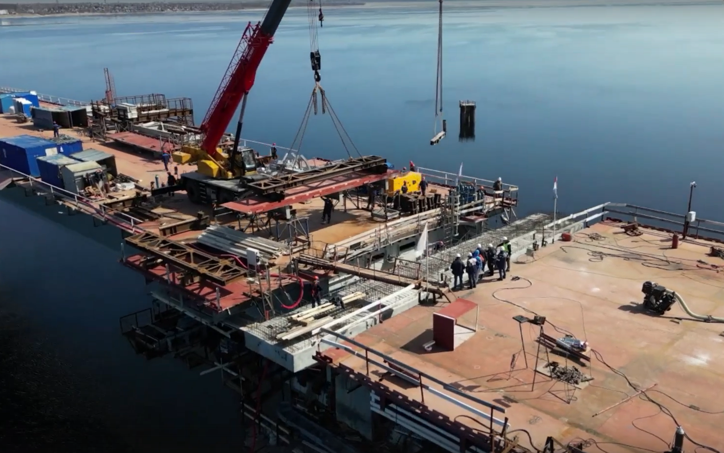 В Самарской области устанавливают первый деформационный шов в центре моста через Волгу