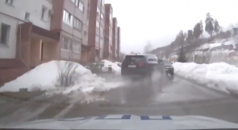 Пенсионер из Жигулевска, скрываясь от полиции, протаранил несколько машин