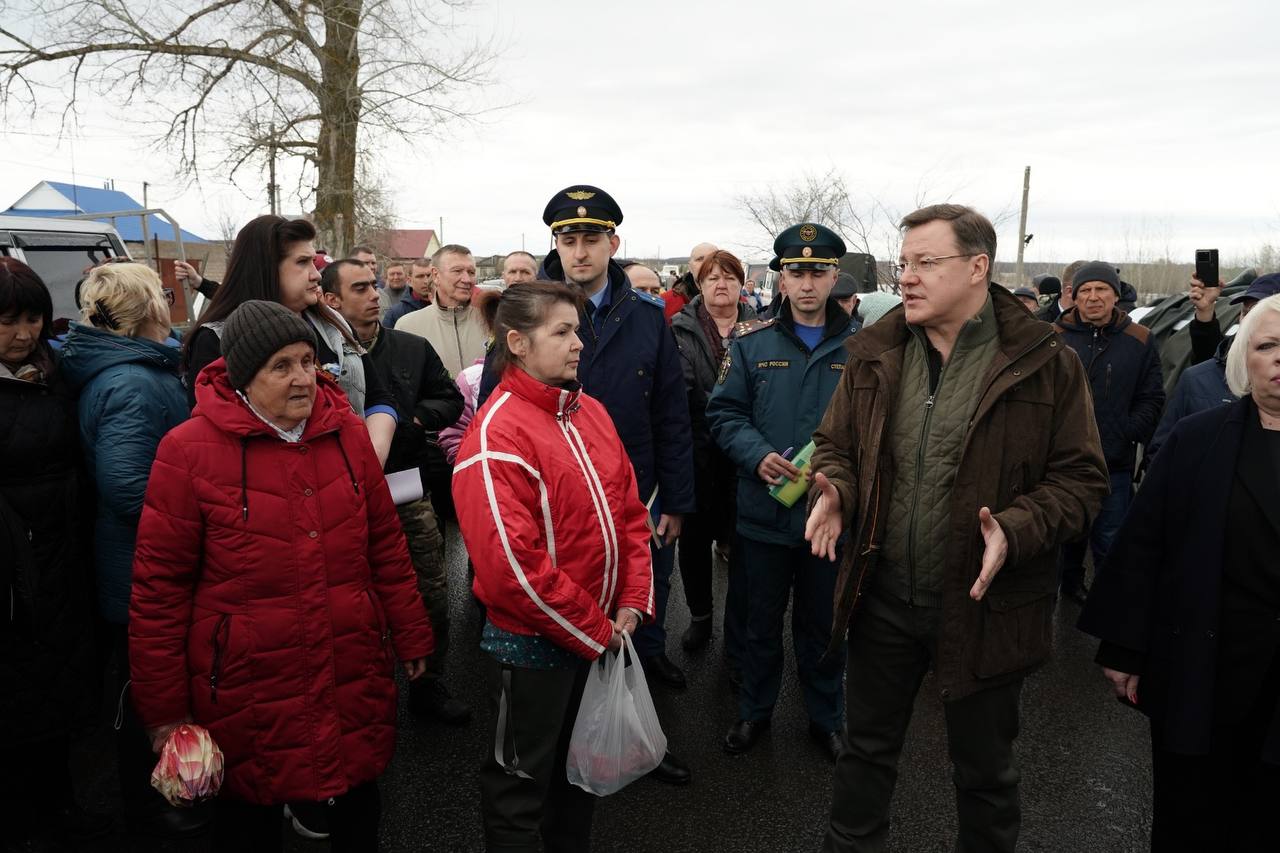 Дмитрий Азаров встретился с пострадавшими от паводка жителями поселка Заливное