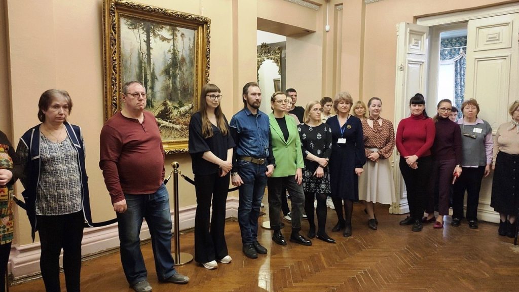 Работникам Самарского художественного музея рассказали о Всероссийском голосовании за объекты благоустройства