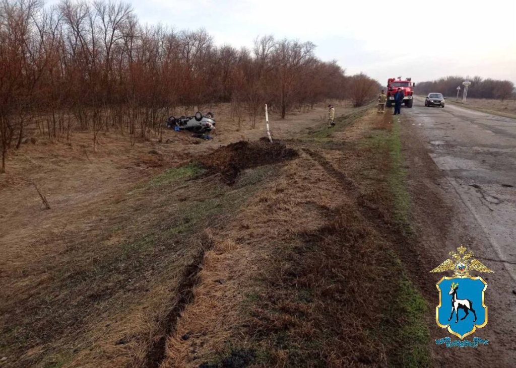 В Самарской области погиб водитель "Ниссана", съехавшего в кювет