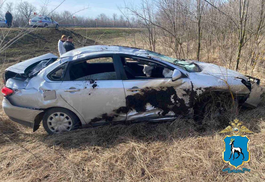 В Самарской области погиб водитель "Ниссана", съехавшего в кювет