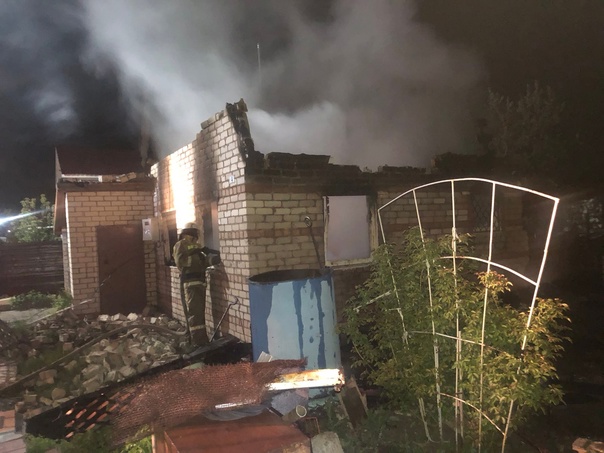В Самарской области при пожаре в частном доме погибли два человека