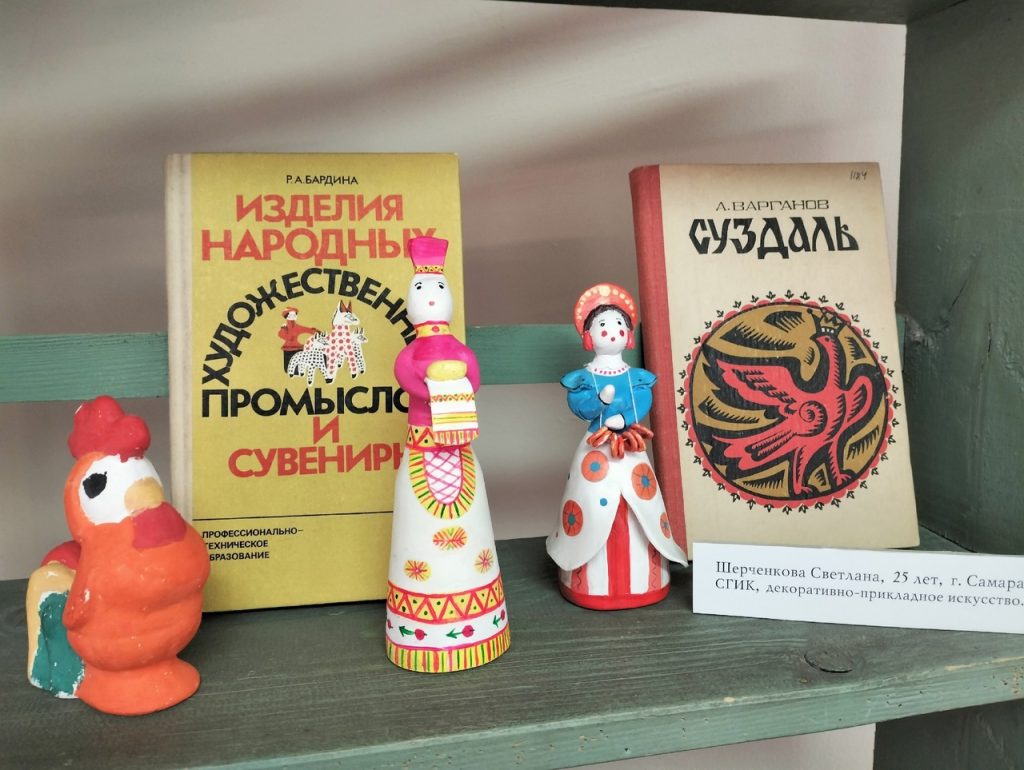 В библиотеке № 12 Советского района открылась экспозиция «История и внутреннее убранство русской избы»