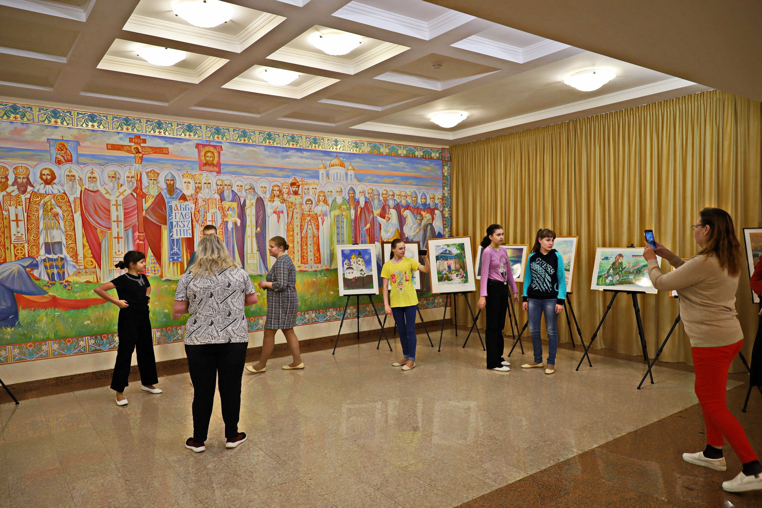 В «Кириллице» в шестой раз прошел пасхальный фестиваль творчества особенных детей