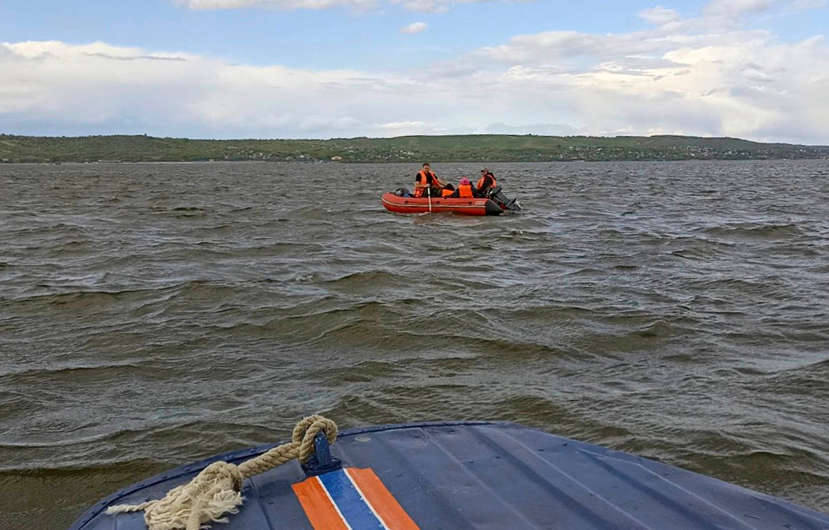 В Самарской области спасли с дрейфующей лодки двух детей