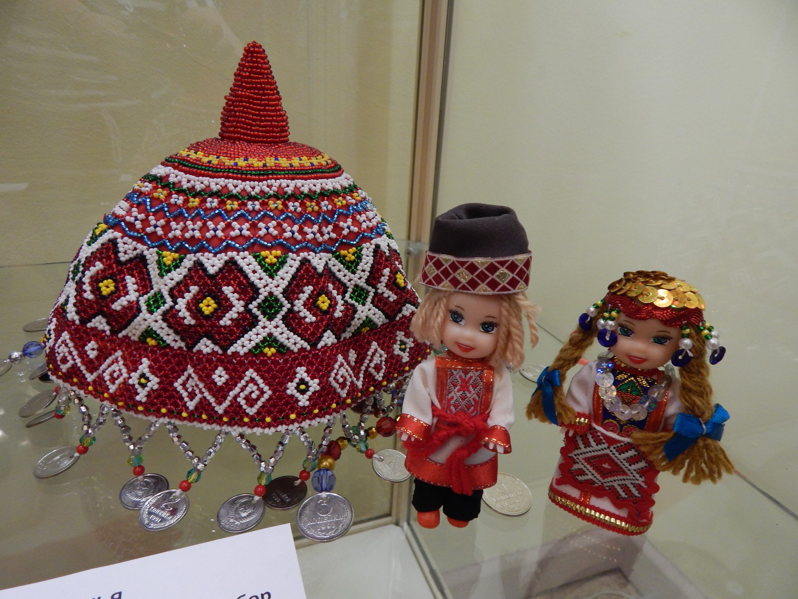 В ДК «Заря» прошла выставка тюркских головных уборов