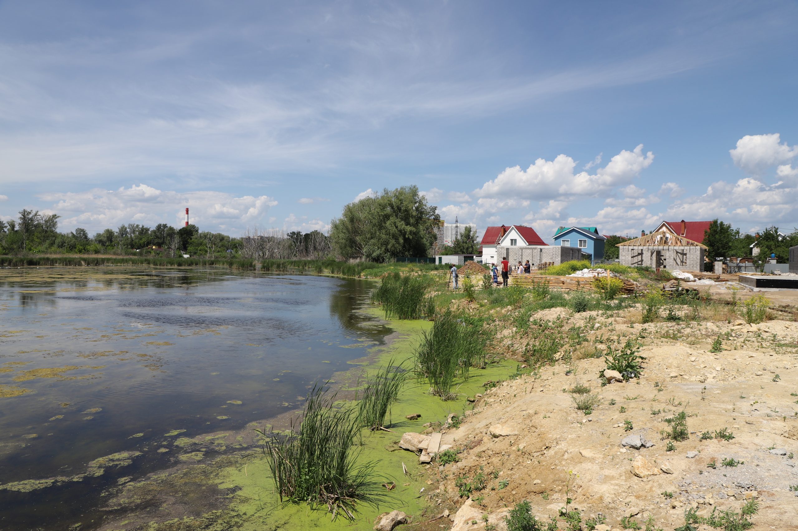 Специалисты держат на контроле состояние водоема в Куйбышевском районе