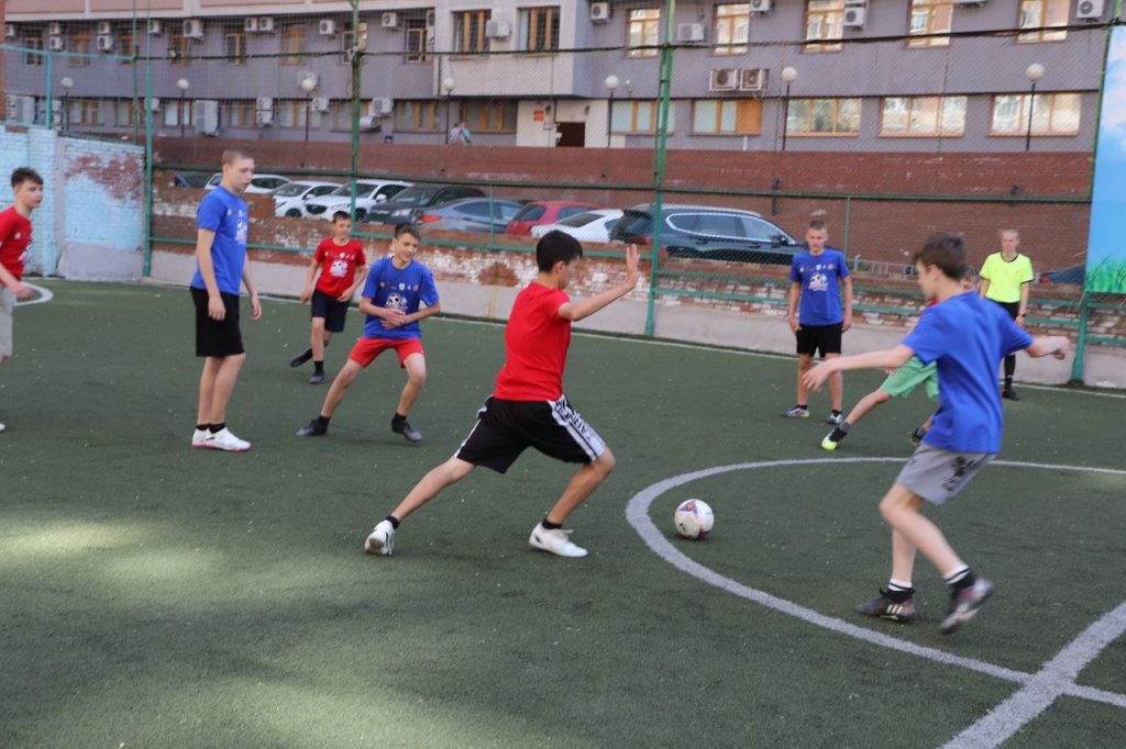 Тысячи мальчишек и девчонок в Самарской области выйдут летом на футбольное поле